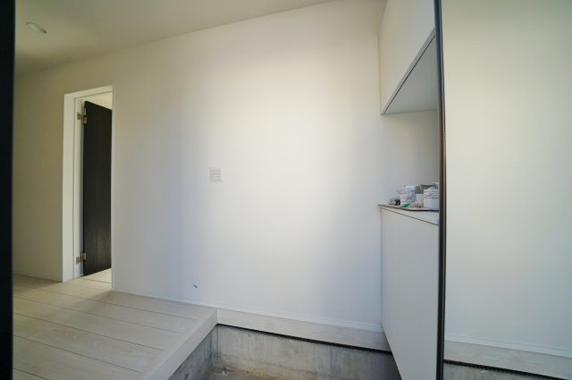 【横浜市瀬谷区瀬谷2丁目32-13全2棟新築戸建て】★仲介手数料無料★（二ツ橋小学校・東野中学校）の玄関