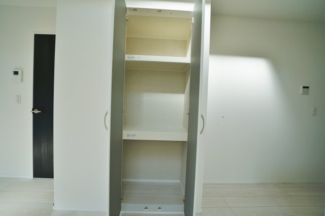 【横浜市瀬谷区瀬谷2丁目32-13全2棟新築戸建て】★仲介手数料無料★（二ツ橋小学校・東野中学校）の収納