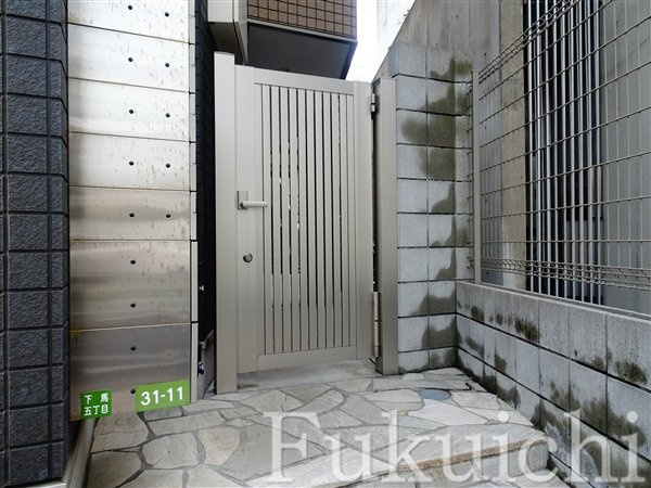 サンシエ祐天寺のエントランス