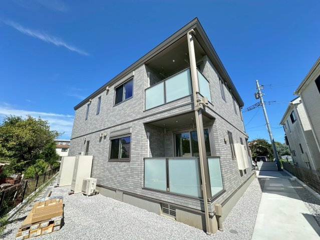 Village EstAの外観