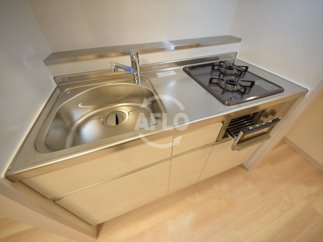 藤の邸　京町堀のキッチン|藤の邸　京町堀　ガス二口システムキッチン・魚焼きグリル付