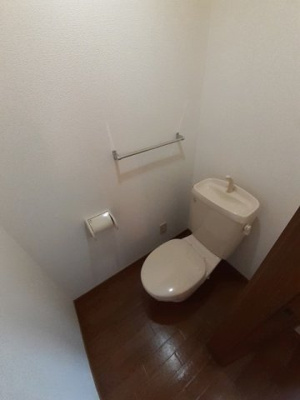 【トイレ】 | サンプラスⅡ | 落ち着いた色調のトイレです