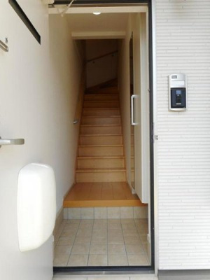 【玄関】 | セイバリーハウス・稲熊 | 明るい玄関です