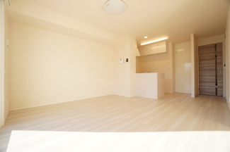 【居間・リビング】 | メゾン・グランシャリオ | ※同物件・同タイプの写真です。