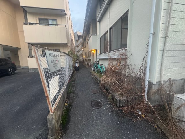 青葉丘ハイツ　A棟のエントランス