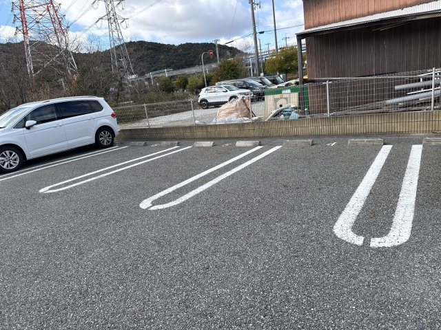 グラスランドの駐車場