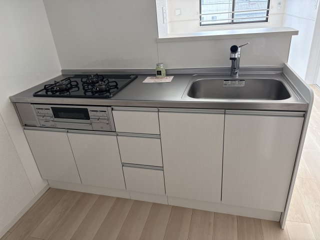 瑠璃玻璃ハウスのキッチン