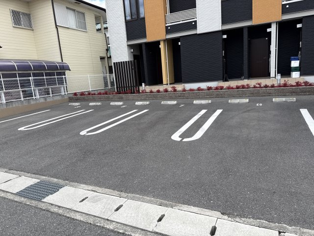 瑠璃玻璃ハウスの駐車場