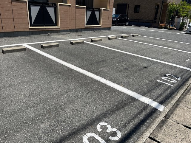 ラフィーヌ上野田の駐車場