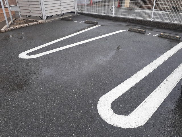 カーサ　セレノの駐車場