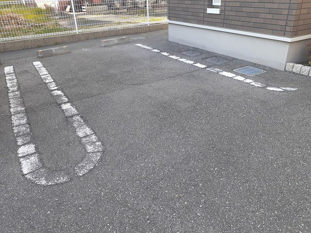 アムール　テレーノの駐車場