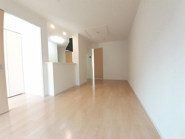 エレガンテ　ヴィラⅢの居間・リビング