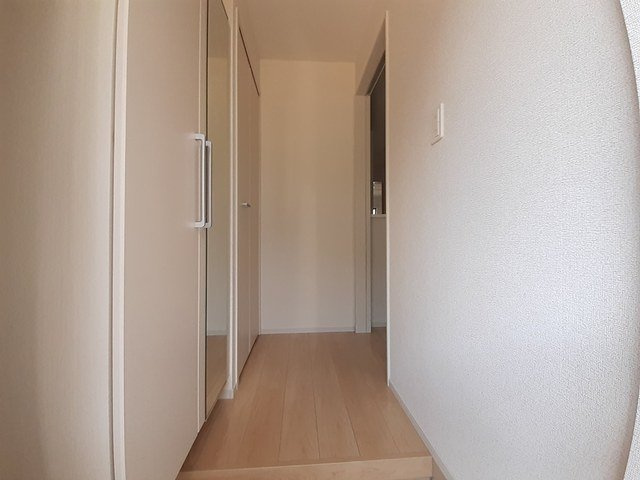 エレガンテ　ヴィラⅢの玄関