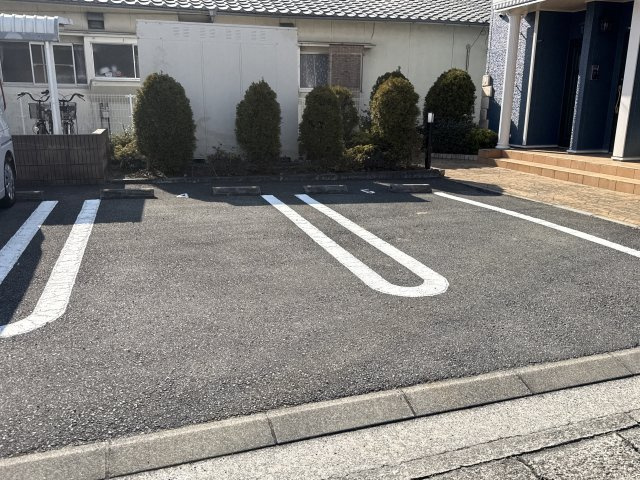 ワイズ　コンブリオⅤの駐車場