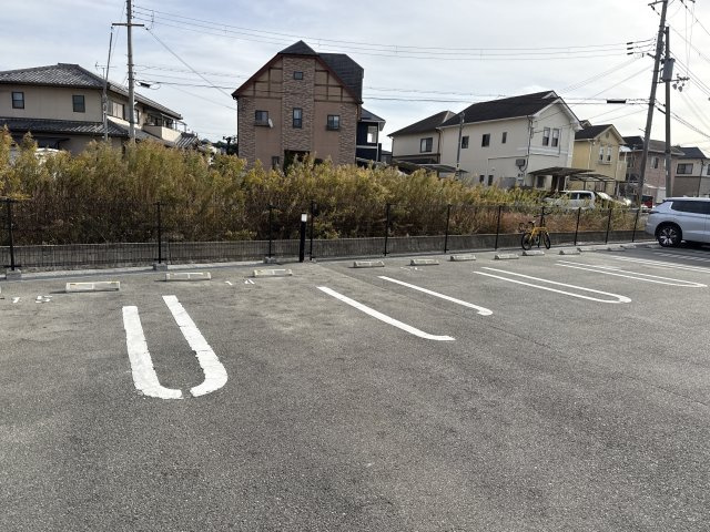 カプリスコート　ベースⅥの駐車場