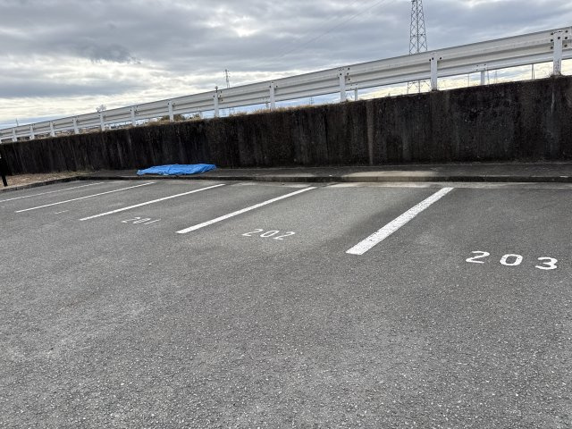 クレストヨコセキの駐車場