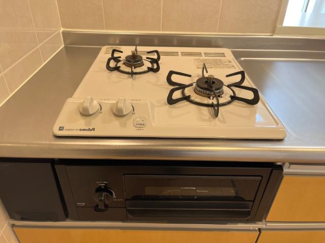 高砂市今市新築アパートのキッチン|グリル付き二口コンロ（イメージ）