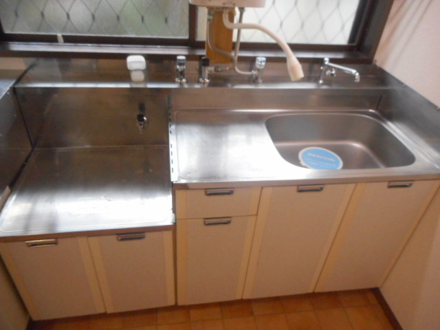 シティハイム　ファミールのキッチン|窓があり明るいキッチン