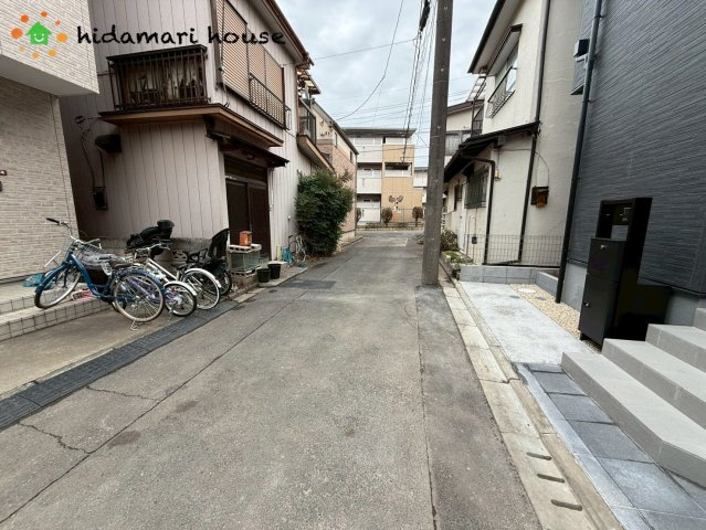 上尾市本町　新築戸建　リーブル01の前面道路含む現地写真