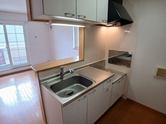 【キッチン】 | アズールつくば　Ｂ | コンパクトなキッチンで掃除もラクラク