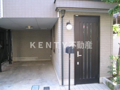 【エントランス】 | 仲居邸 | ゆとりのあるエントランスです