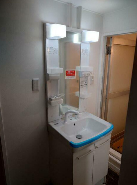 鶴甲コーポ10号館の洗面所