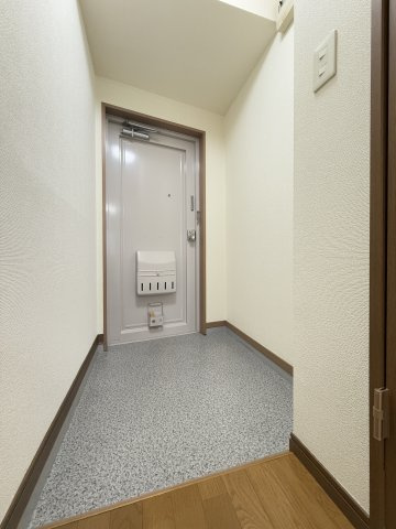 田伏マンションの玄関