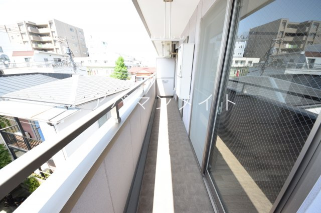 【バルコニー】 | ベルレジデンス | 外からの目が気にならないバルコニーで洗濯物が干せます