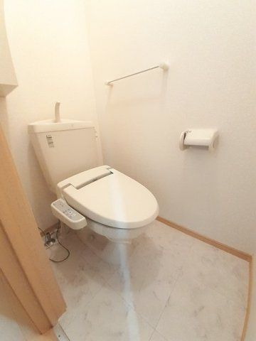 サンヴィラージュ　Ｂのトイレ|落ち着いた色調のトイレです