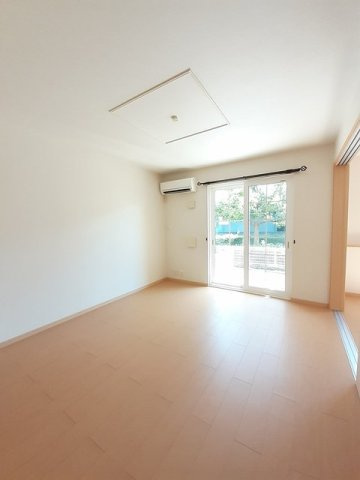 サンヴィラージュ　Ｂの居間・リビング|使いやすい居間です