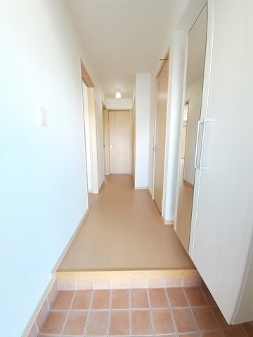 サンヴィラージュ　Ｂの玄関|明るい玄関です