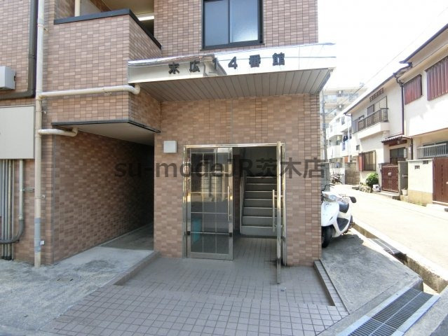 末広14番館のエントランス