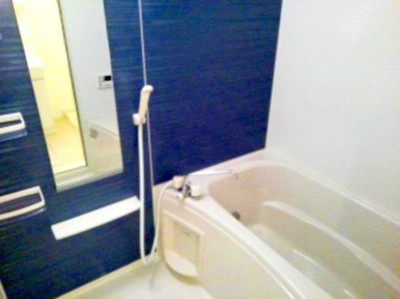 【浴室】 | サンリットガーデン | コンパクトで使いやすいお風呂です