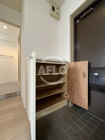 ジェイエムアールレジデンス新大阪の収納|JMRレジデンス新大阪　シューズボックス