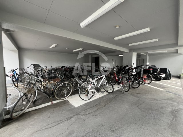 ジェイエムアールレジデンス新大阪のその他共用部分|JMRレジデンス新大阪　駐輪場