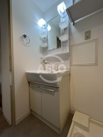 ジェイエムアールレジデンス新大阪の独立洗面台|JMRレジデンス新大阪　洗面台