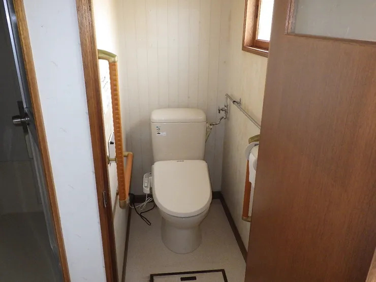 紋別郡遠軽町東町３丁目　平屋建て中古売家のトイレ
