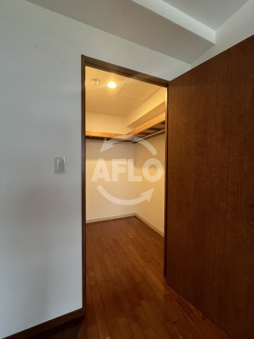 リーガル新大阪駅前の収納|リーガル新大阪駅前　ウォークインクローゼット