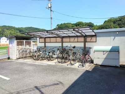 【その他共用部分】 | グレースコーエイ | 屋根付き駐輪場