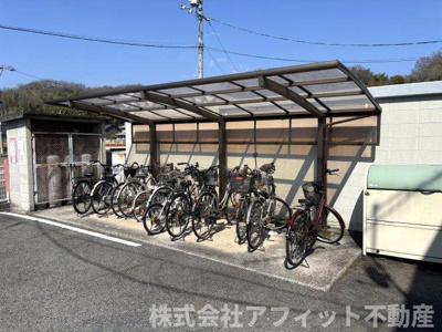【その他共用部分】 | グレースコーエイ | 屋根付き駐輪場