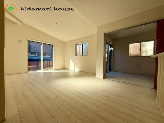 上尾市原市(universal edition)　新築平屋戸建　ブルーミング01の前面道路含む現地写真