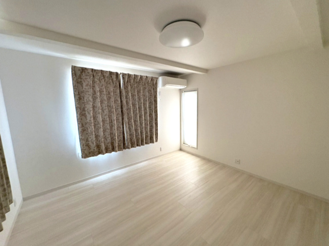 【洋室】 | 西大寺中野　戸建 | 2階　洋室2