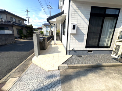 【玄関】 | 西大寺中野　戸建 | 玄関ポーチ