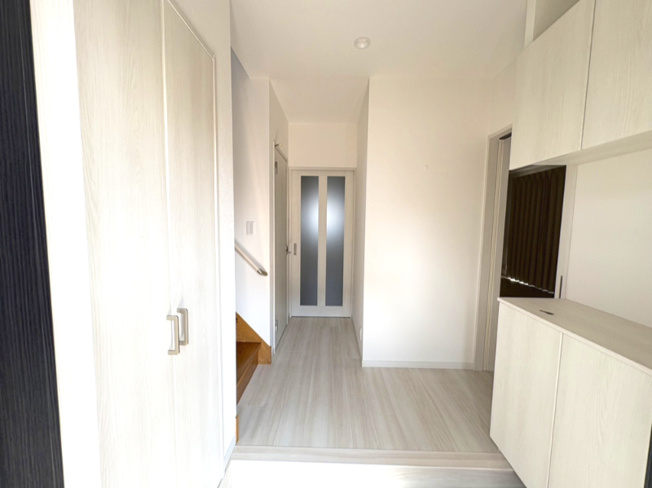 【玄関】 | 西大寺中野　戸建 | 玄関収納