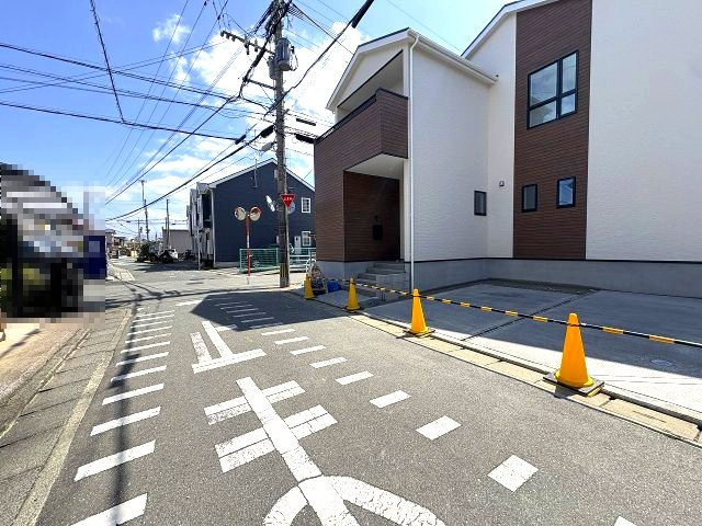 【その他】 | 福岡市南区弥永2丁目3期　1号棟（全2棟）【仲介手数料無料・0円】 | 現地写真。前面道路です。