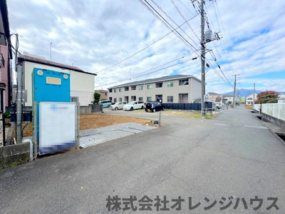【前面道路含む現地写真】 | 厚木市愛甲東三丁目　新築分譲住宅　全1棟 | 【現地写真2025.11撮影】