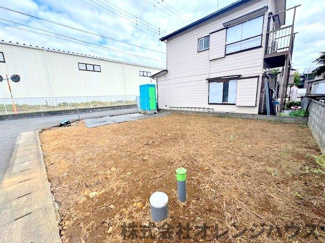 【外観】 | 角地につき解放感のある邸宅になります！【現地写真2025.11撮影】