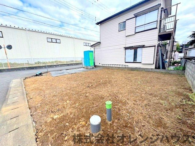 【外観】 | 厚木市愛甲東三丁目　新築分譲住宅　全1棟 | 角地につき解放感のある邸宅になります！【現地写真2025.11撮影】