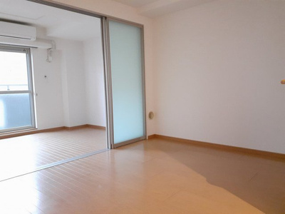 【内装】 | プリムローズ | 明るい色調の室内です