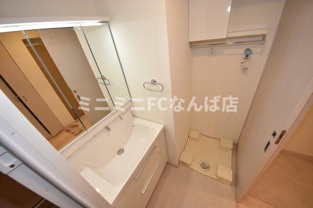 藤の邸の洗面所